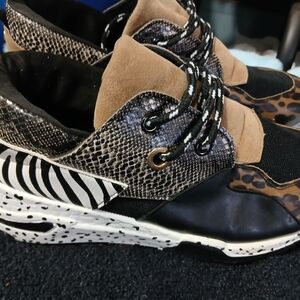 Yoki Black and Brown Patterned Sneakers